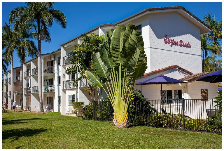 Clifton Sands Holiday Units - Bed and Breakfast Clifton Beach