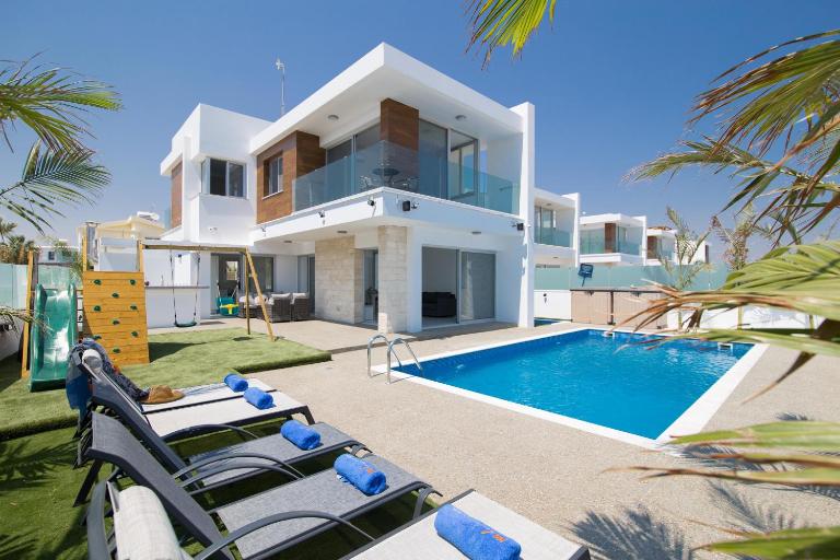 Villa Lynn Boutique Beachfront - Ferienwohnung Agia Napa
