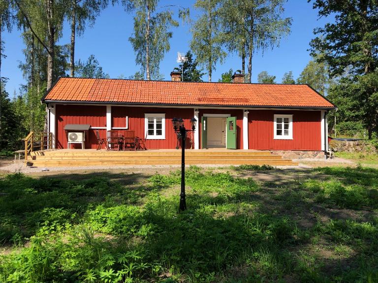 Nedanby | Cottage | Idyllic location | Porch | Grill - Chambres d'hôtes Edsbro