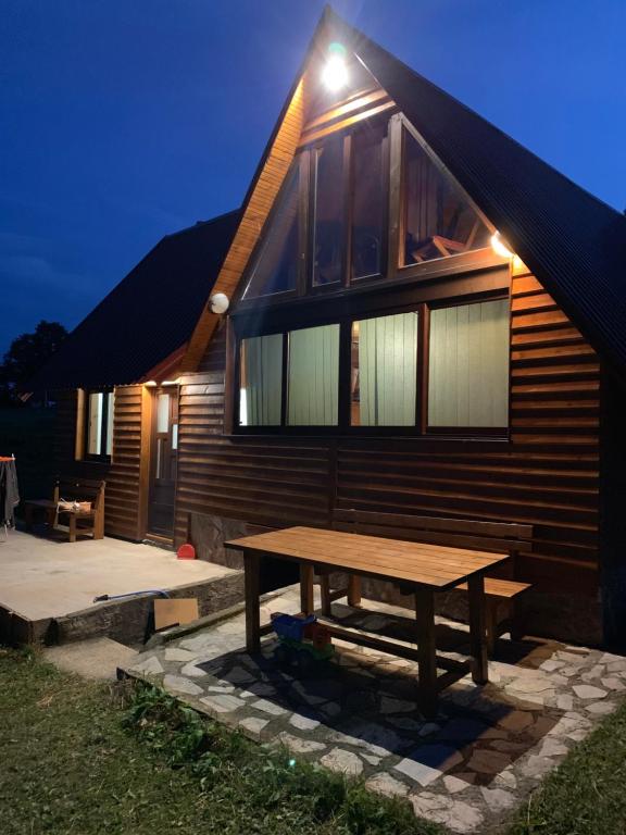 FeĐoNi - B&B Žabljak