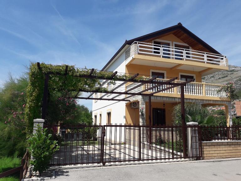 Apartmani Sara Trebinje - B&B Trebinje