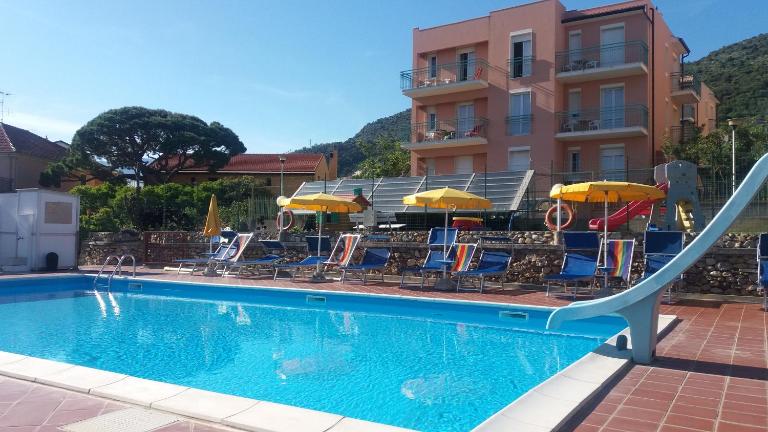 Residence Mizar - Bed and Breakfast Pietra Ligure