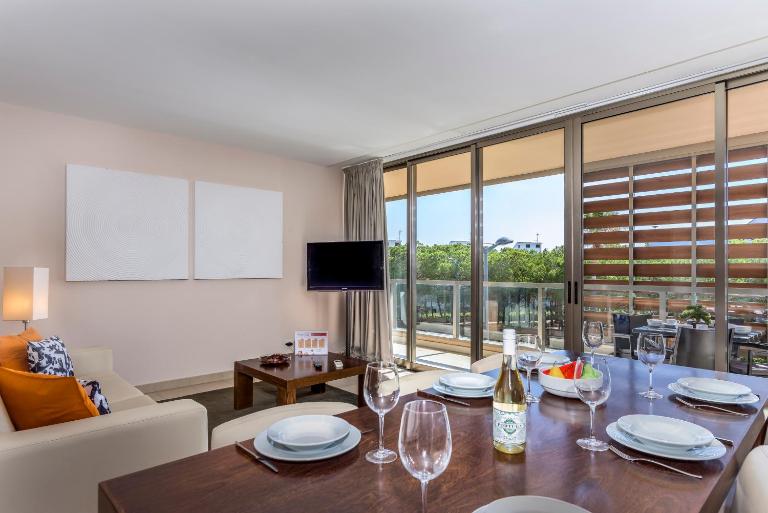FLH Salgados Beach Apartment - Bed and Breakfast Guia