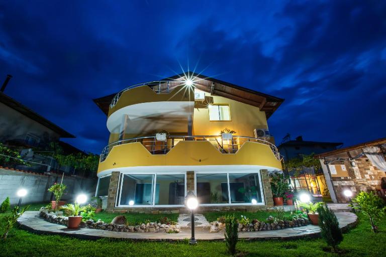 Guest House Holiday - B&B Ognyanovo