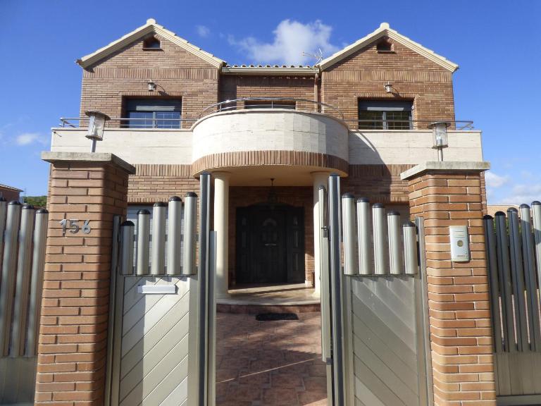 Chalet moderno con PISCINA en Calafell - B&B Calafell