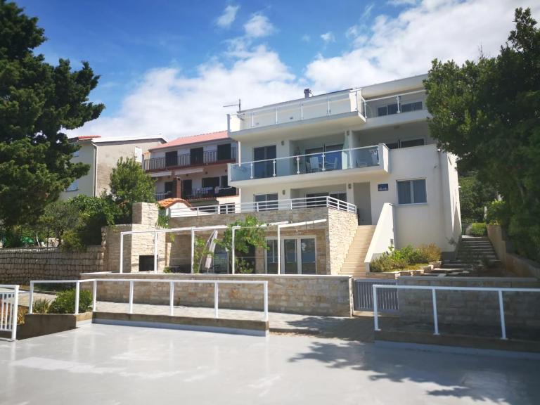 Beachfront Apartments - Villa Vita - Chambres d'hôtes Stara Novalja