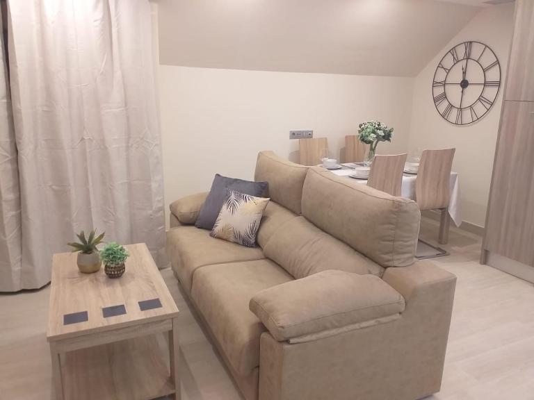 Apartamentos Vacacionales Joctis, Ático - B&B Fuengirola