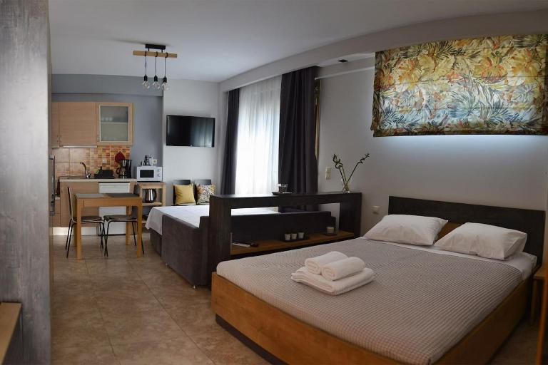 Quiet Urban Studio with Private Backyard - Chambres d'hôtes Thessalonique