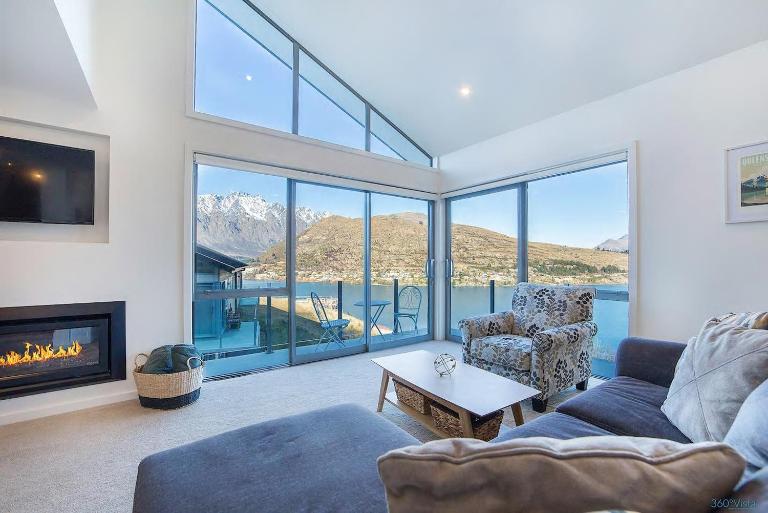 Executive Living in Bluewater - 3 Bedroom Apartment - Bed and Breakfast Queenstown