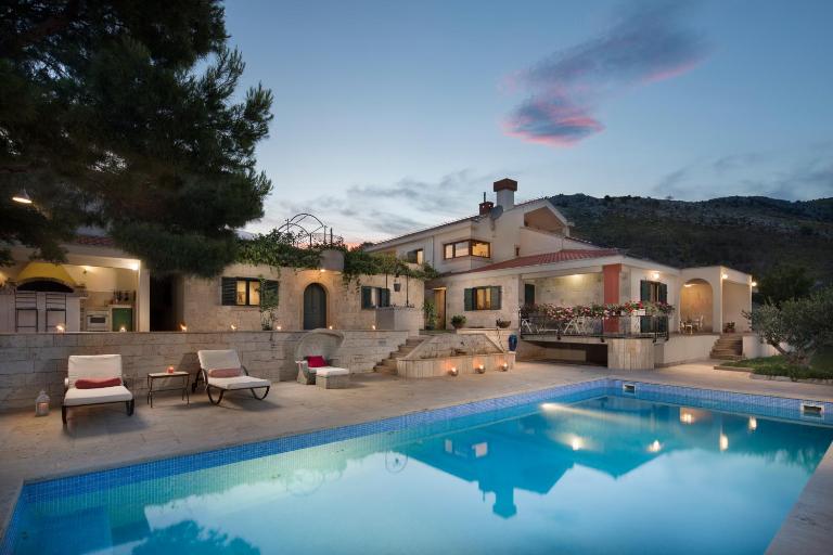 ISOLATED Five Star Luxury Villa With Private Pool - B&B Prgomet