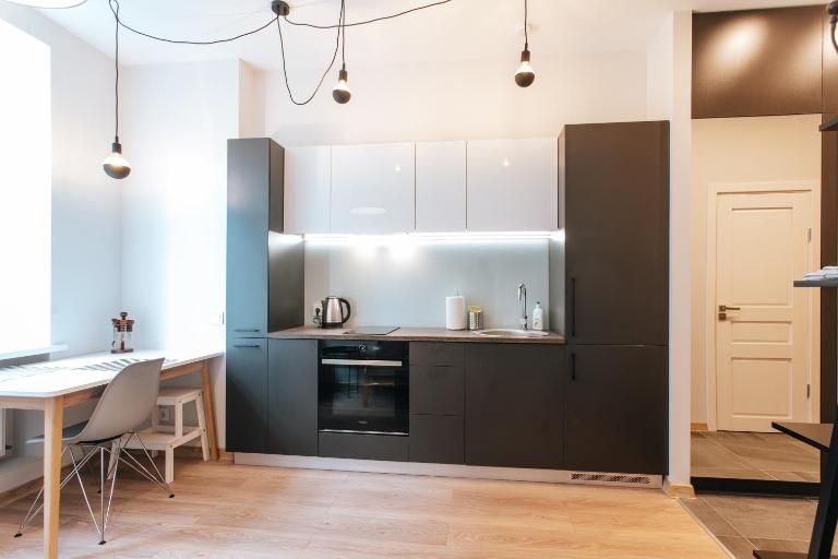 Central Comfort at Hanzas Residence, stay near Cafes, Bars, Museums & Esplanade - Bed and Breakfast Riga