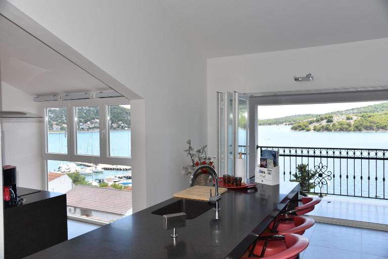 Villa Pina Appartment Chantos - B&B Tisno