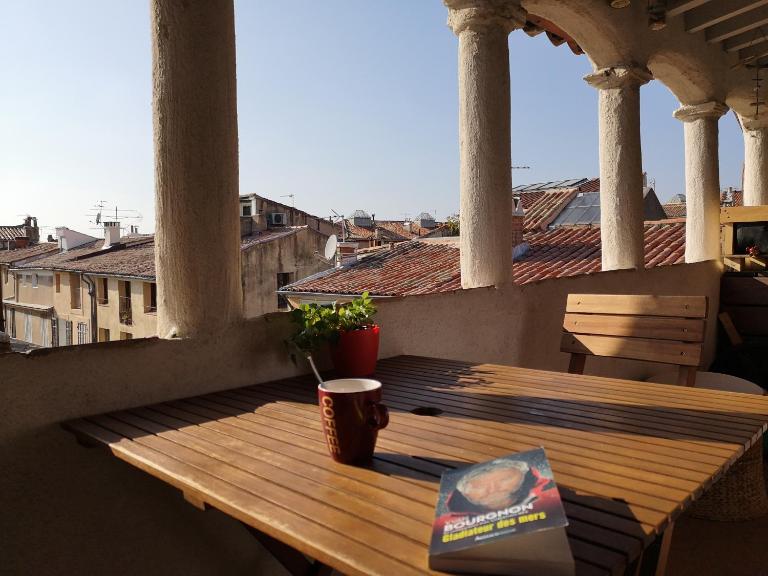 Toits Vieil Aix - Appartement de charme avec terrasse d'exception centre ville historique proche Cardeurs Et Mairie - Ferienwohnung Aix-en-Provence