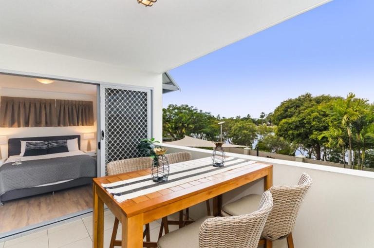 City Stadium Apartment on the riverfront - B&B Townsville
