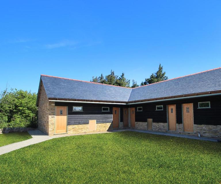 The Crown Lodges - B&B Deal