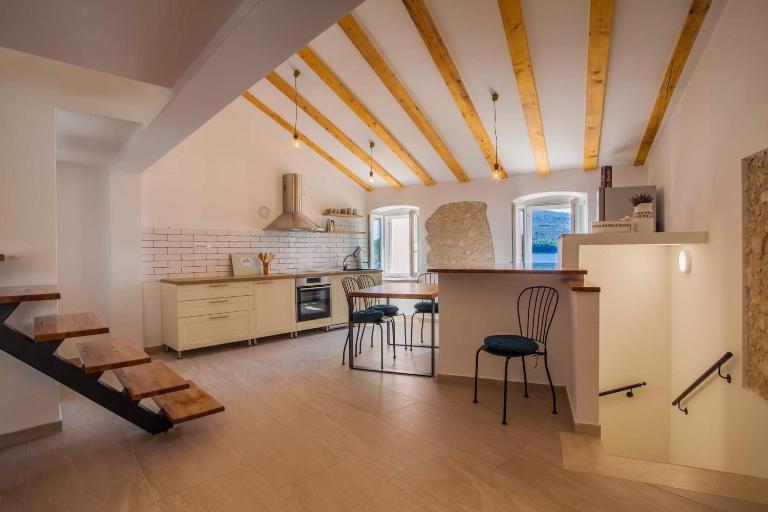 Apartmani Kraj mora - Bed and Breakfast Cres (stad)