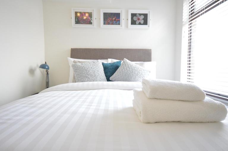 Lexicon House - 4 bedrooms 3 bathrooms - Bed and Breakfast Stoke-on-Trent