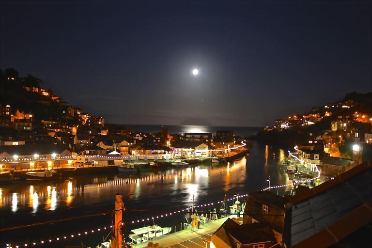 Lanescot, Harbour View With Terrace - Ferienwohnung Looe