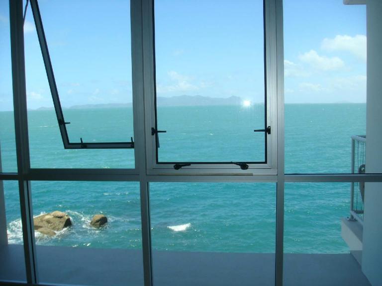 Best at Bright Point Absolute Waterfront Apartment - B&B Nillup