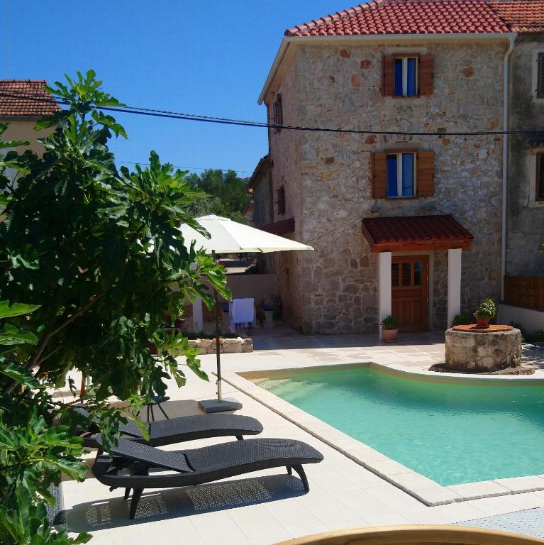 Vacation home Villa Santa Eufemia - Ferienwohnung Sutomišćica