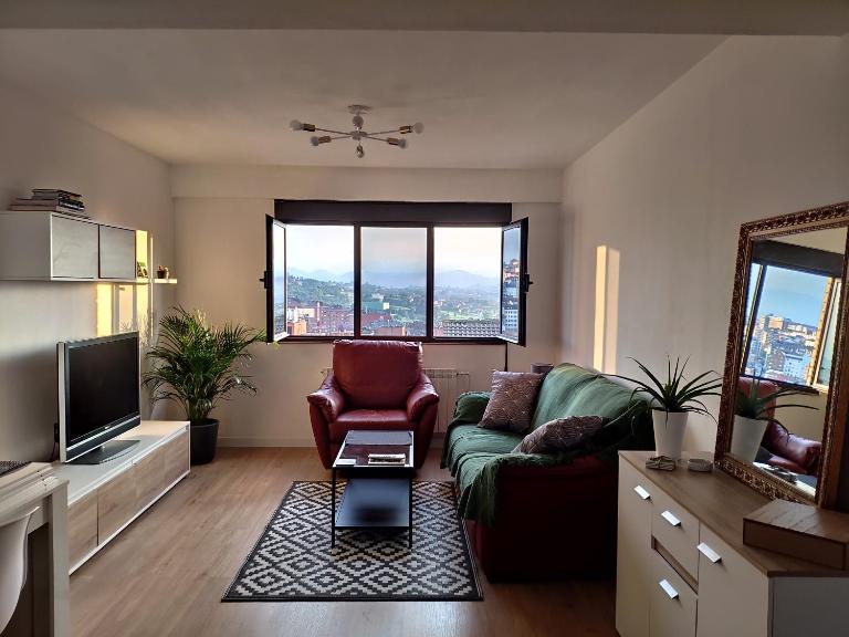 Apartamento LOS VEGA- parking privado - Ferienwohnung Oviedo