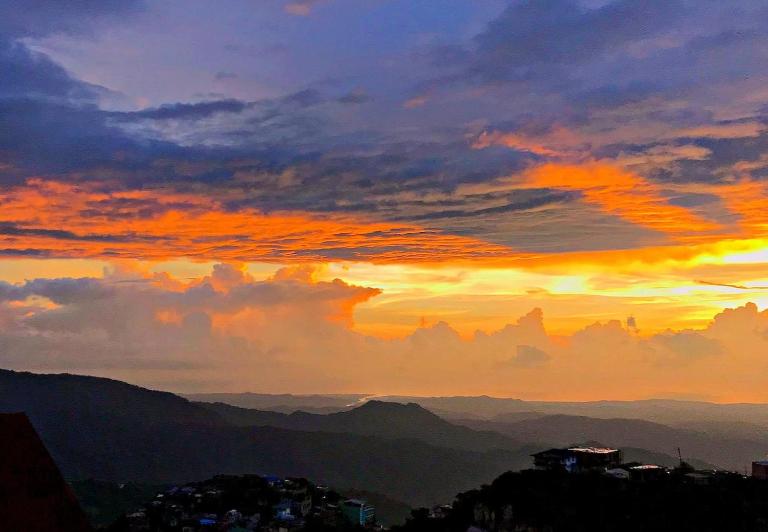Vacation House in Baguio with Amazing Sunset Views - Bed and Breakfast Baguio City