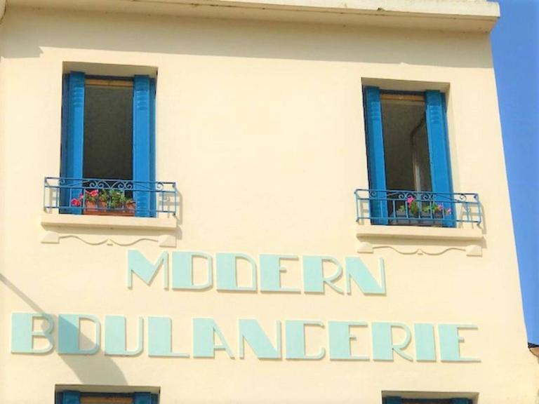 Modern Boulangerie, large 6 bedroom village house - B&B Quillan