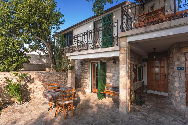 Authentic House Pelegrinka - Bed and Breakfast Mali Drvenik