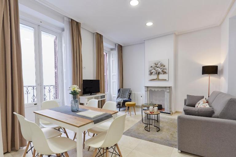 LEEWAYS APARTMENT VI in GRAN VÍA - Bed and Breakfast Madrid