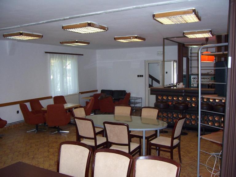 Parti Sétány Vendégház - Bed and Breakfast Balatonkenese