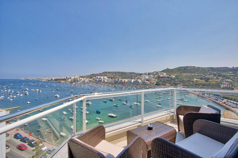HV12 - Sea Front Penthouse - B&B San Pawl il-Bahar