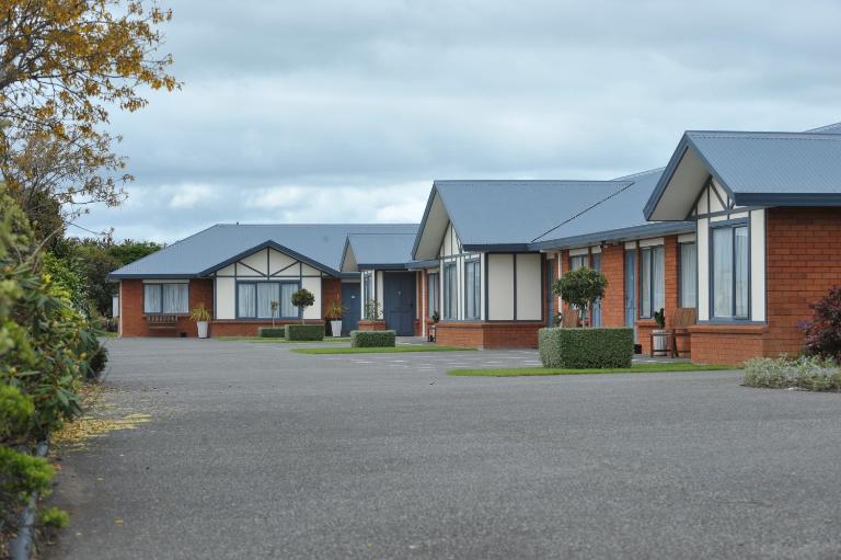 Tudor Lodge Motel - B&B Hawera