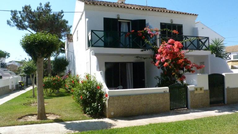 Casa Adosada en Playa La Barrosa URBANIZACIÓN LAS ARENAS 67 - Chambres d'hôtes Chiclana de la Frontera