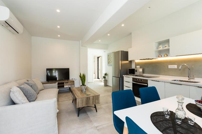 Naiades Apartment- Minthi/ 1 bedroom, beachfront - B&B Plakiás