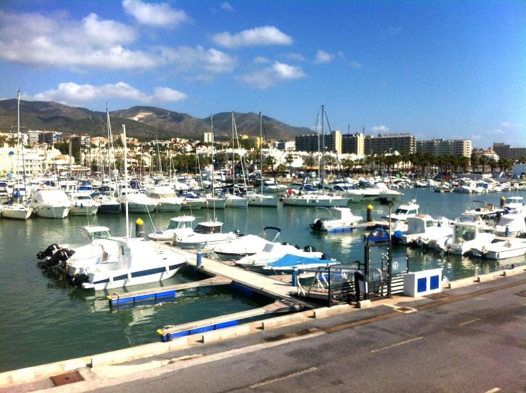 "VIVE BENALMÁDENA LUXE PUERTO MARINA" primera linea de playa - B&B Benalmádena