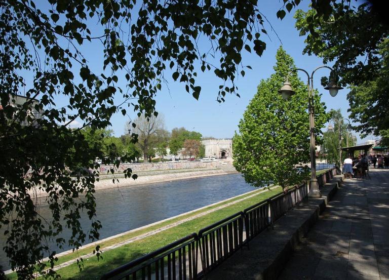 River View Nis - 65 square meters Designer Apartment in heart of city Park for free - B&B Niš