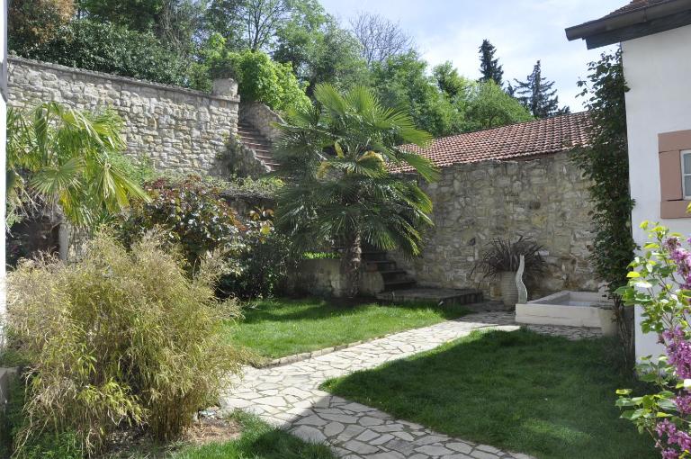 Geibelhof - Apartments in mediterraner Hofreite nahe Frankfurt am Main - Bed and Breakfast Karben
