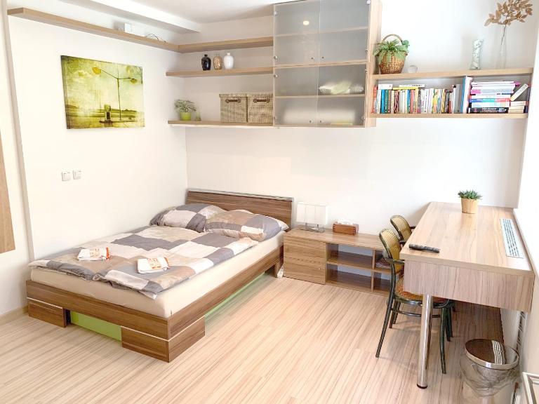 Krásný apartmán u lesa, trolejbus do centra a BVV, parkování zdarma - B&B Brno