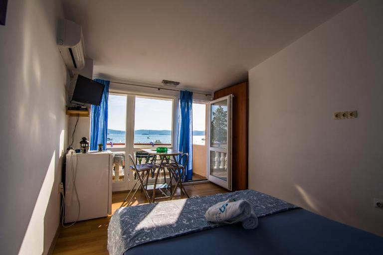 Sobe RoLo uz more - Bed and Breakfast Biograd na Moru