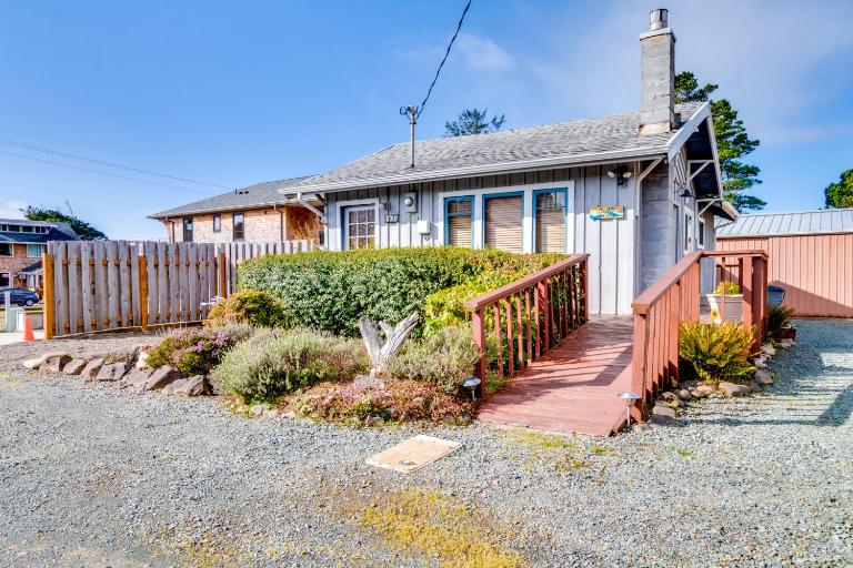 Cottage by the Sea (MCA #1213) - B&B Manzanita
