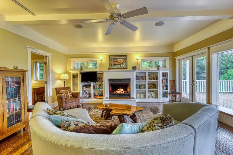 6 Bed 4 Bath Vacation home in Eastsound - B&B Eastsound