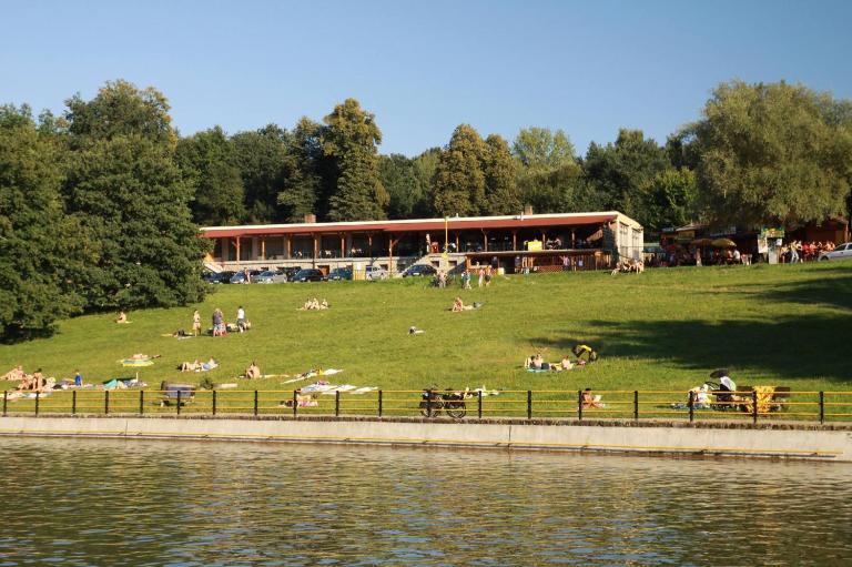 Restaurace penzion Pod Šumárníkem - B&B Tvarožná Lhota