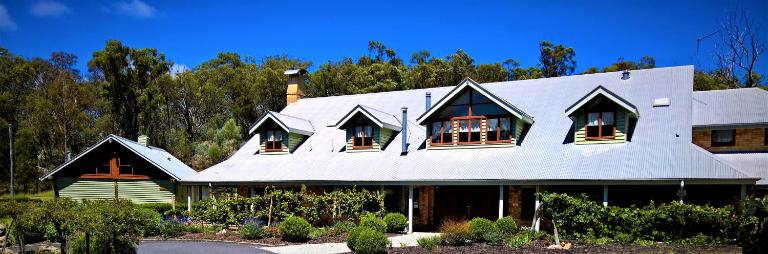 Girraween Country Inn - Bed and Breakfast Ballandean