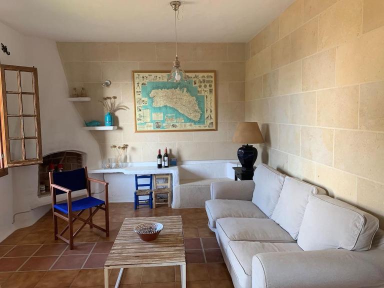 Casa con jardin ,vistas al mar y atardecer en Playas de Fornells - B&B Mercadal