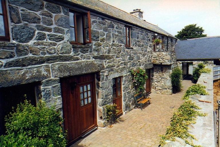 Ystumgwern Luxury Barn Conversions - B&B Dyffryn