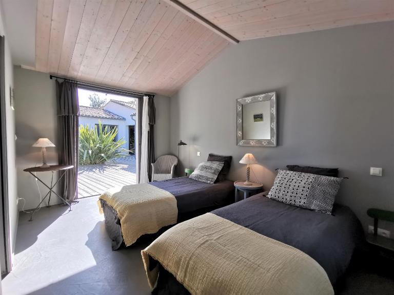 Derrière la plage : suite, patio et pergola - Chambres d'hôtes Le Bois Plage