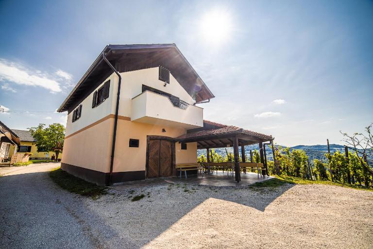 Holiday Home Kerin - Chambres d'hôtes Cerklje ob Krki