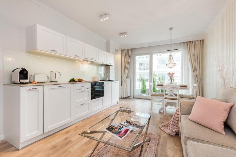 Apartamenty Black&White - Silver House free parking - B&B Gdynia
