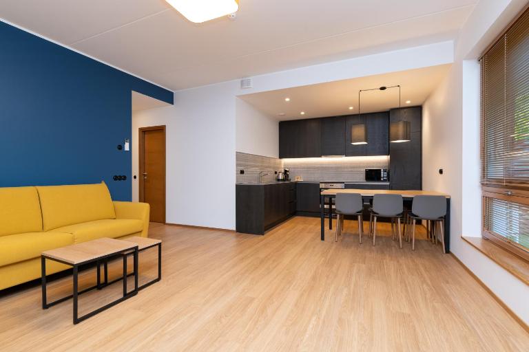 Self-check-in 2 bedroom apartment with a terrace and free parking - Chambres d'hôtes Tallinn