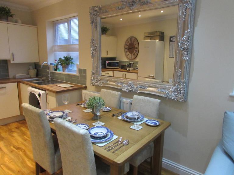 Apartment 1 Exquisite two king bedroom with en suites - close to the town centre, rail, airport and theatre - B&B Darlington